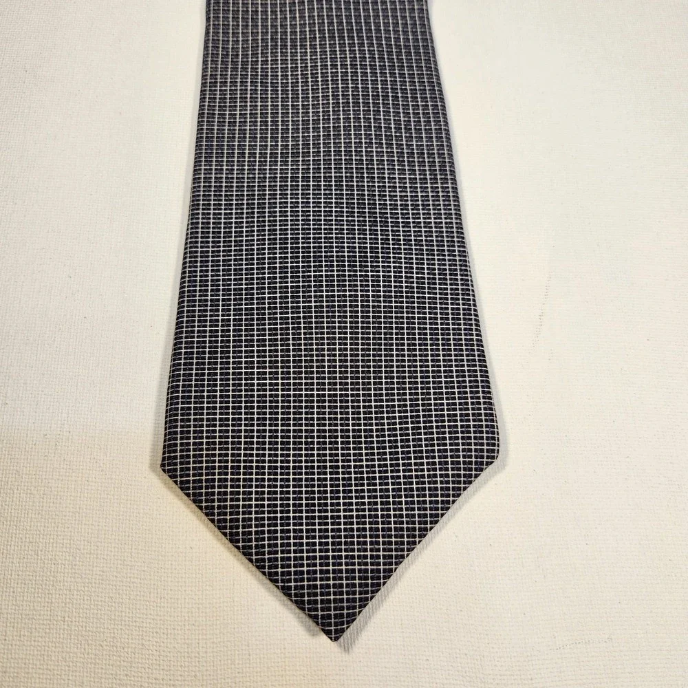 Tommy Hilfiger Mens Necktie 100%‎ Silk Black /Blue Geometric
